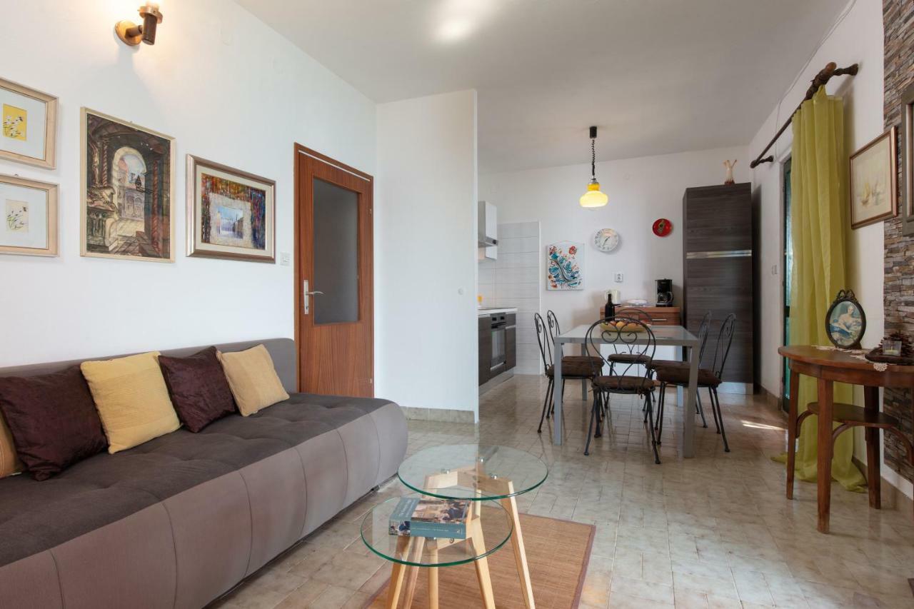 Holiday Home Barbara Trogir Luaran gambar