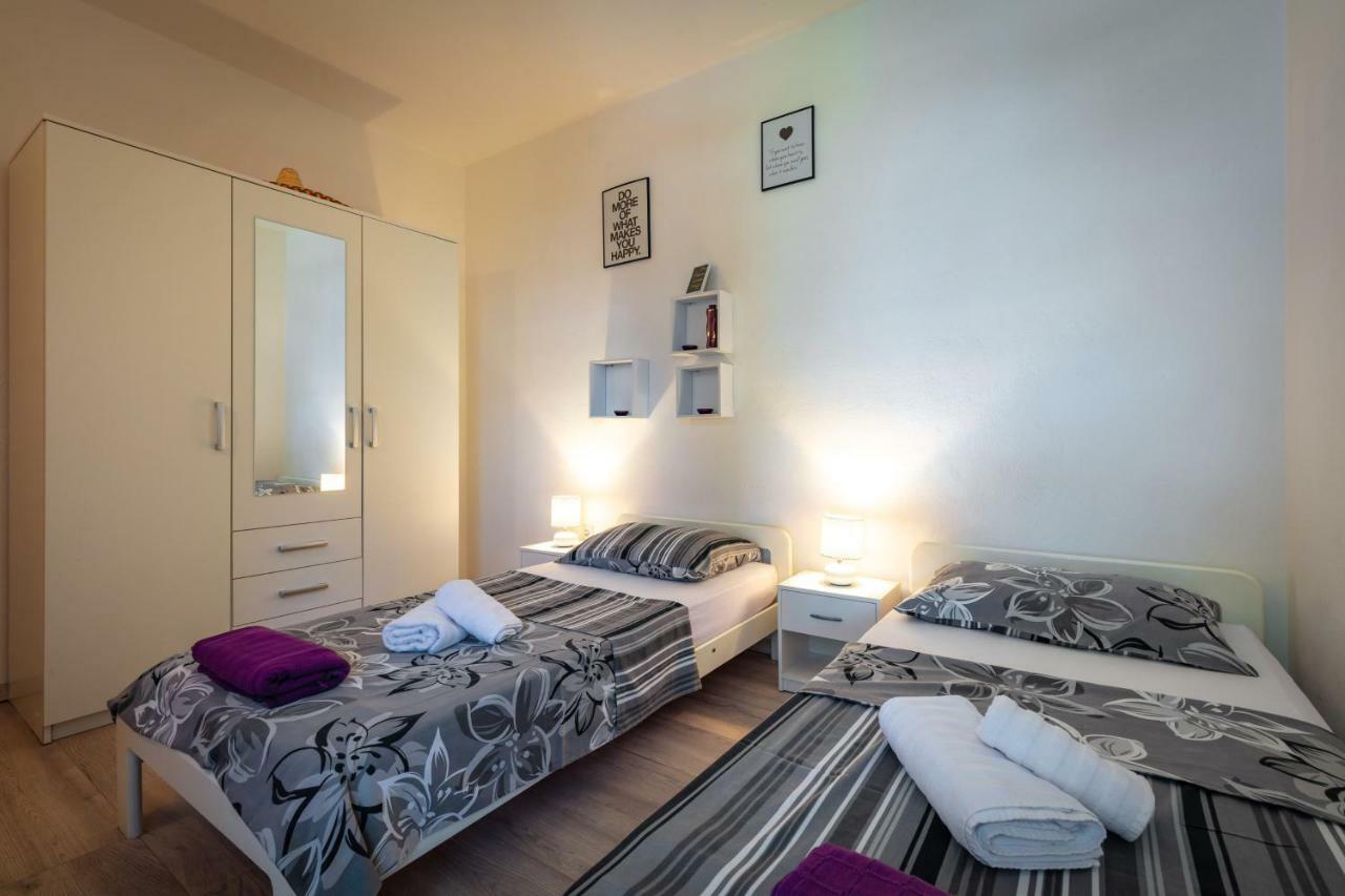 Holiday Home Barbara Trogir Luaran gambar